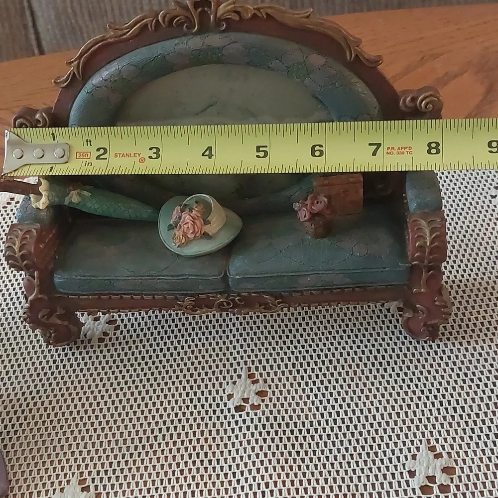 Victorian Style Loveseat Sofa Unique Picture Frame Holder